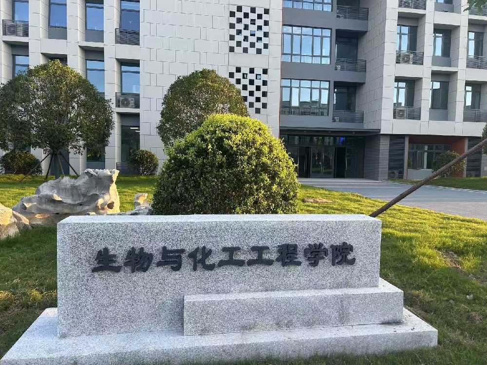 江夏区扬州职业大学体育场高杆灯项目